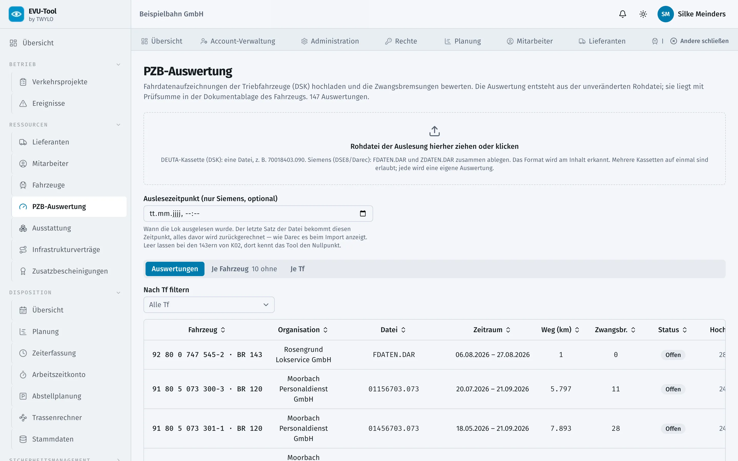 Liste der PZB-Auswertungen je Fahrzeug mit Zeitraum, gefahrenem Weg, Zahl der Zwangsbremsungen und Status.